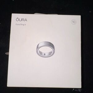 Oura Ring 4 in Shiny Silver